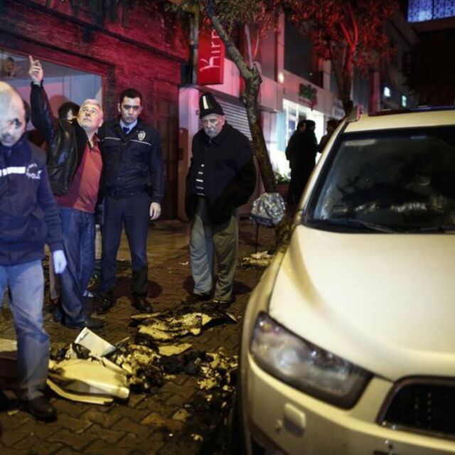 Kağıthane'de 3 araç kundaklandı