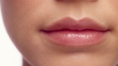 Dudaklarınızı tükürükle ıslatmayın!