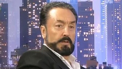 Kediciklere o futbolcuyu böyle anlattı!