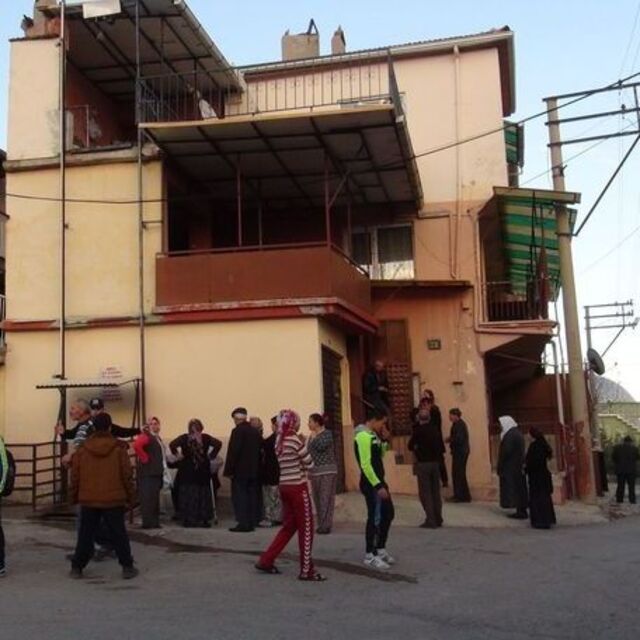 Halatı kopan asansörden düşen kadın öldü