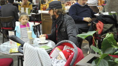 Sağtürk ailesi alışverişte