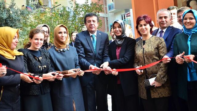 Bakan Zeybekci ve Sümeyye Erdoğan'dan dernek açılışı