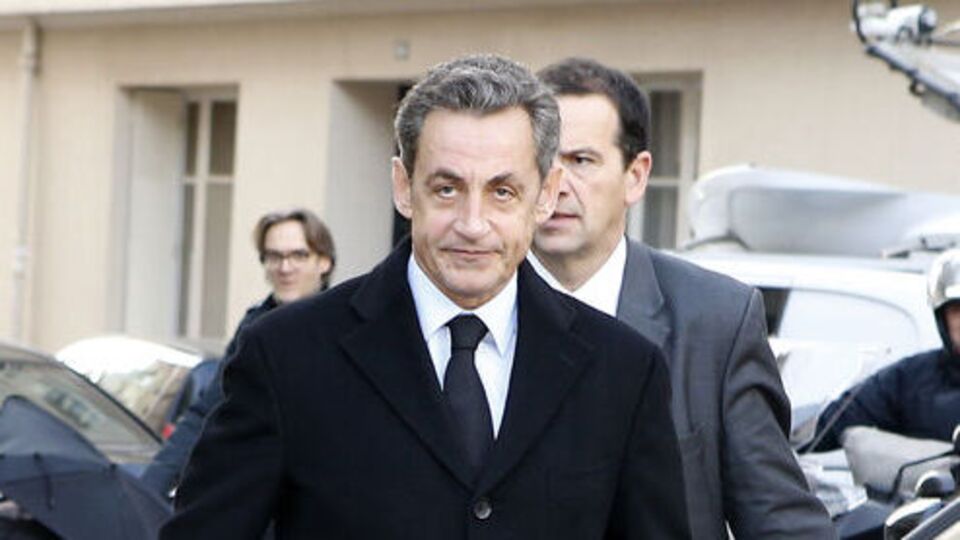 Fransa merkez sağında yarışı Sarkozy kazandı