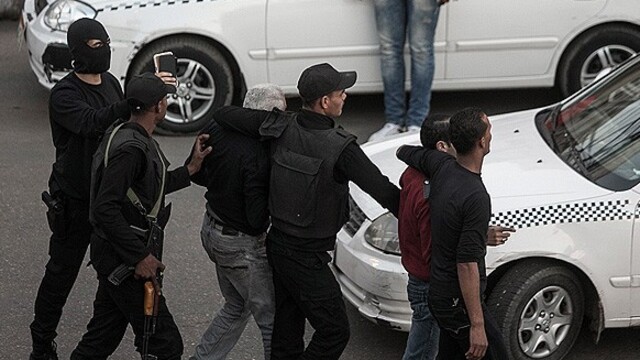 Mübarek'in beraatını protesto edenlere müdahale