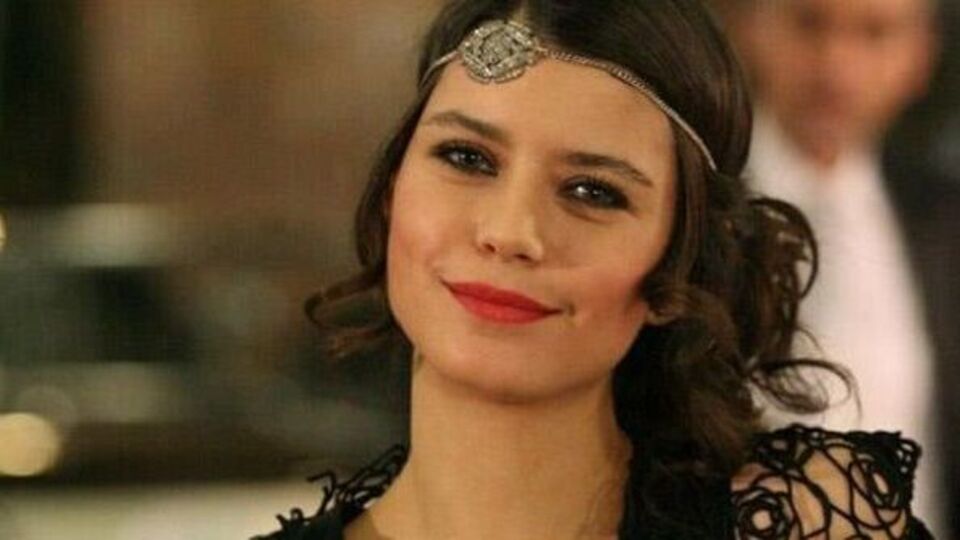 Beren Saat yapımcı koltuğunda!
