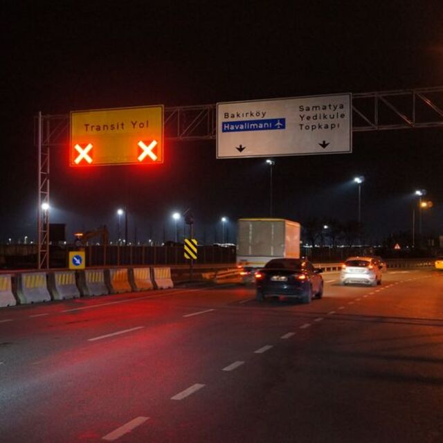 Sahilde 2 şerit trafiğe kapalı