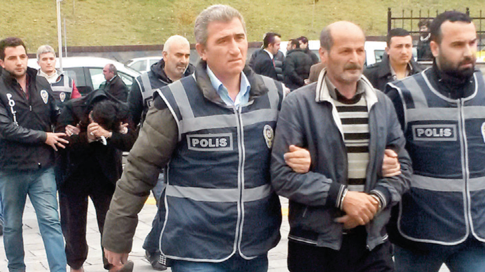 Polisten paspas operasyonu