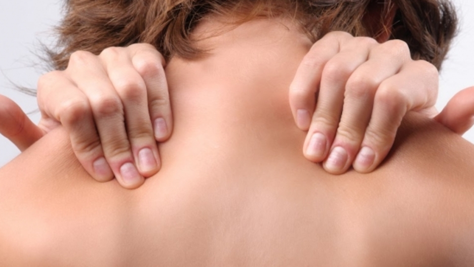 Uyurken boyun fıtığı olmayın