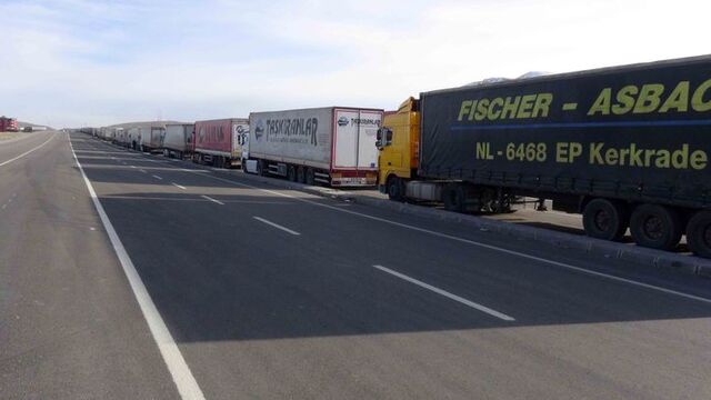 TIR kuyruğu 15 kilometreye ulaştı