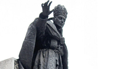 Papa 15. Benoit'nın heykeli için Vahideddin 500 lira vermiş