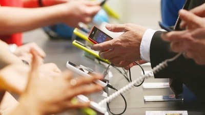 Akıllı cep telefonu fiyatları düşecek!