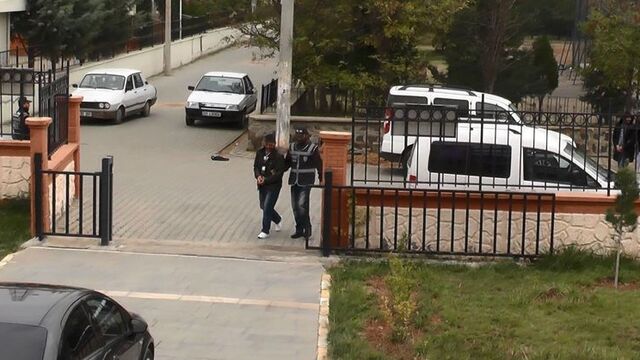 Sığınmacı kampında sahte güvenlikçi