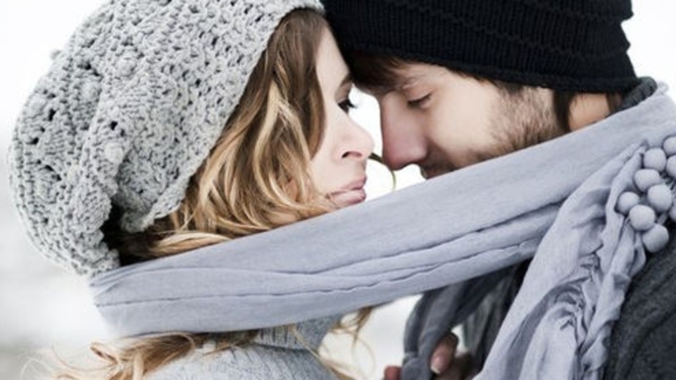 Bir erkek bir kadına nasıl aşık olur?