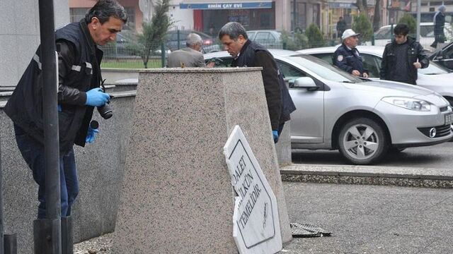 Şizofren hastası Atatürk büstüne saldırdı