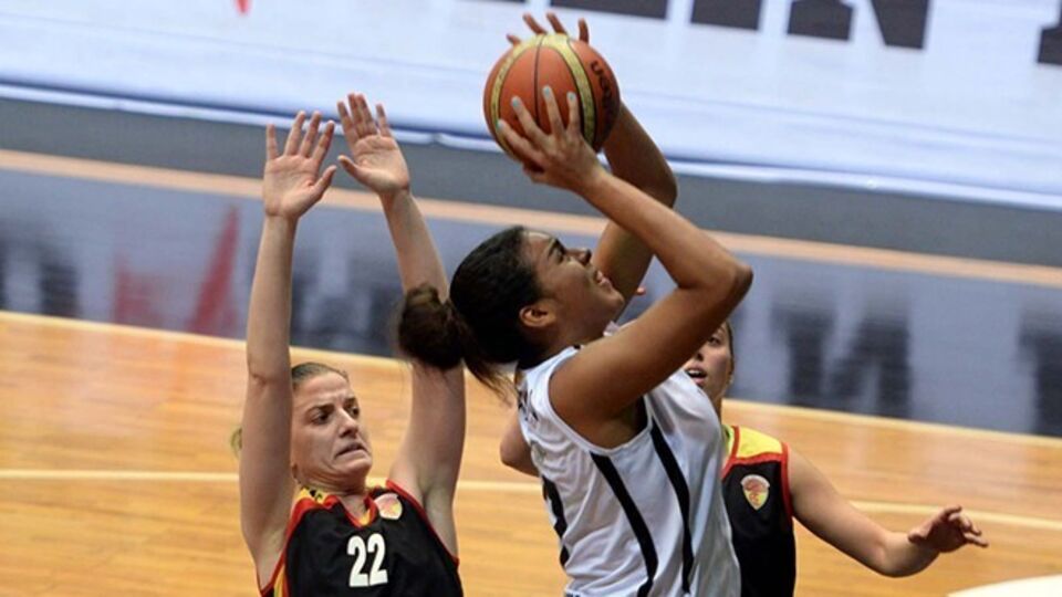 Beşiktaş evinde güldü