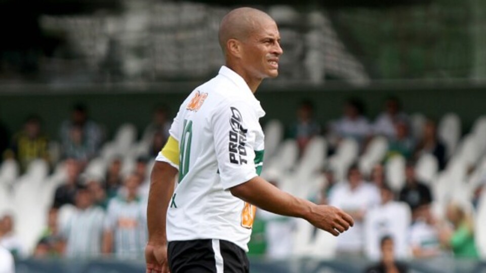 Gözyaşları ile veda etti