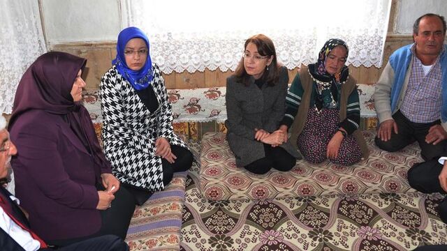 Ayşenur İslam Karaman'a gitti