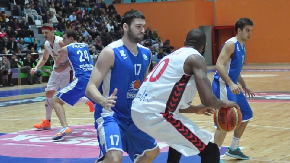 Uşak'a evinde ağır yenilgi