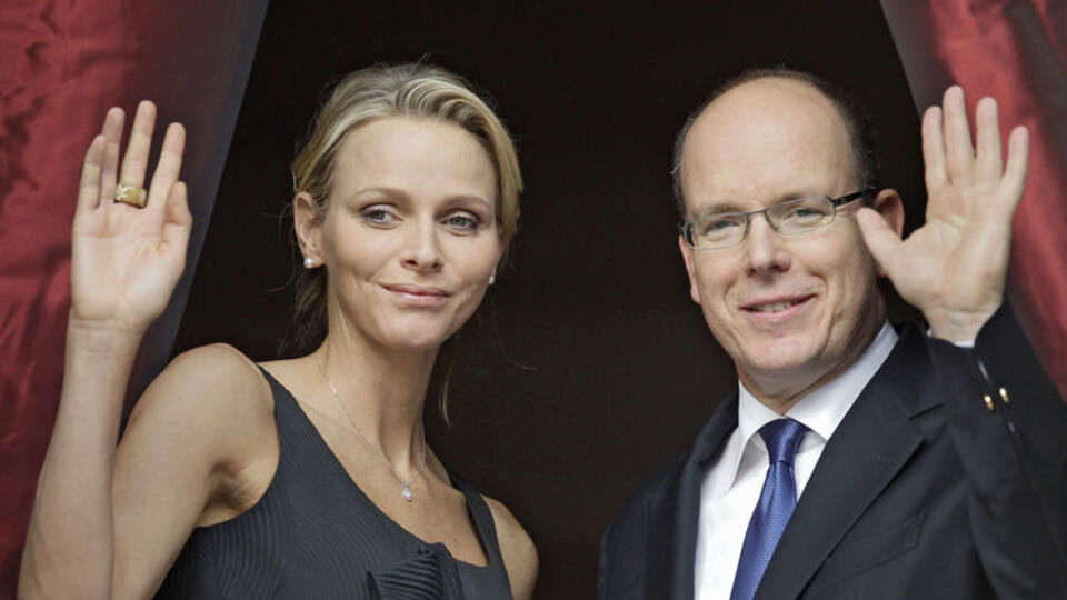 Monako Prensliği ikiz bebeklerine kavuştu