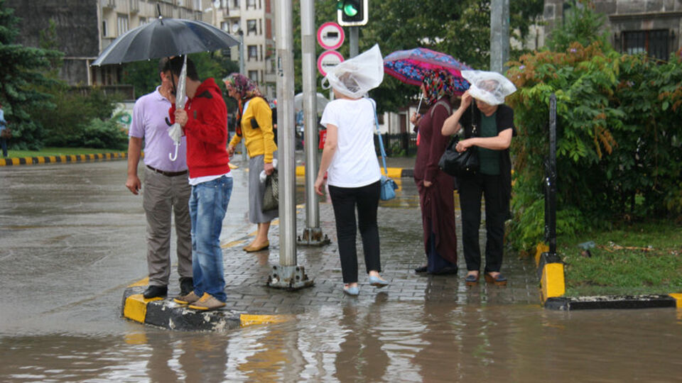 Sel ve su baskınları hastalık saçıyor