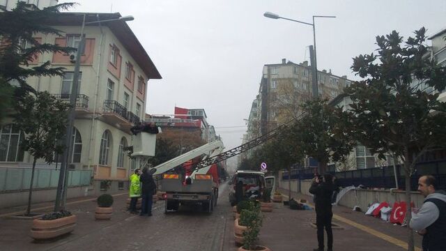 Balıkesir'de 'Ne Mutlu Türküm Diyene' krizi