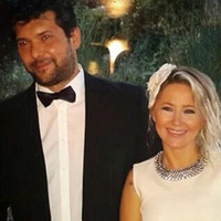 Ünlü şarkıcı evlendi