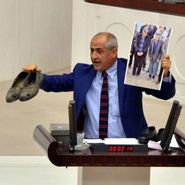 CHP'li vekilden Meclis'te yırtık ayakkabılı protesto
