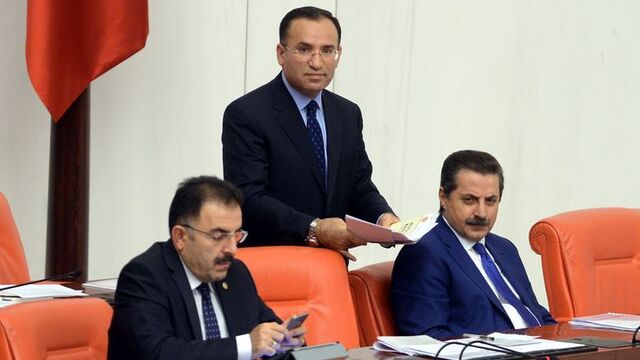 Cumhurbaşkanlığı Sarayı tartışmasına Bozdağ'dan yanıt