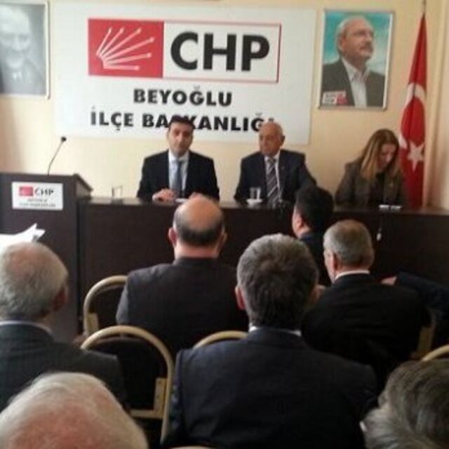 CHP'de 81 il başkanından 42'si vekillik için istifa edecek