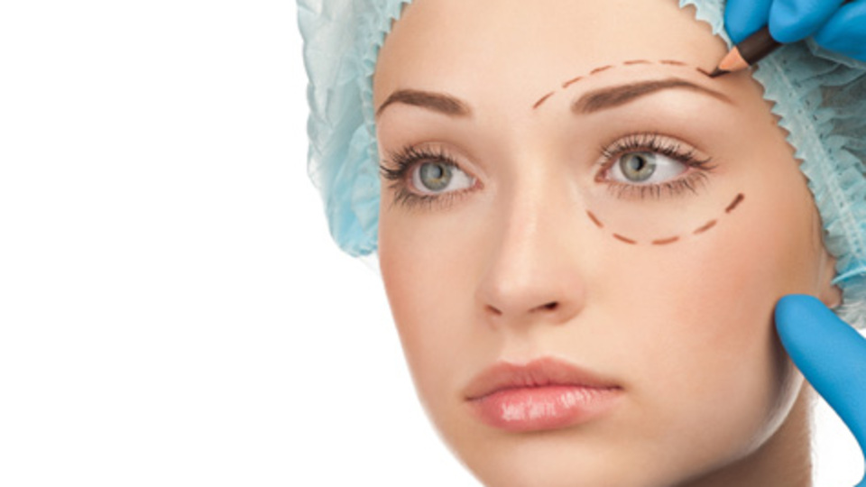 "Kadınlar hemcinsleri, erkekler karşı cins için estetik yaptırıyor"