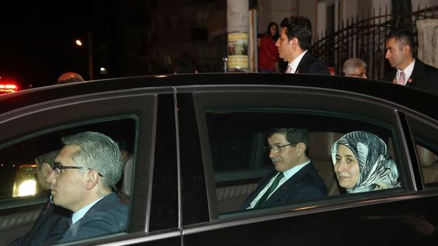 Davutoğlu çiftinden taziye ziyareti