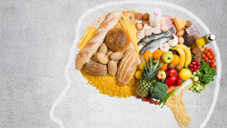 Doğru beslenme Alzheimer'dan koruyor