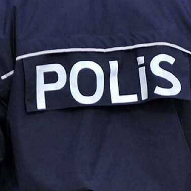 Türk bayrağının ipini keserek indiren şüpheli yakalandı