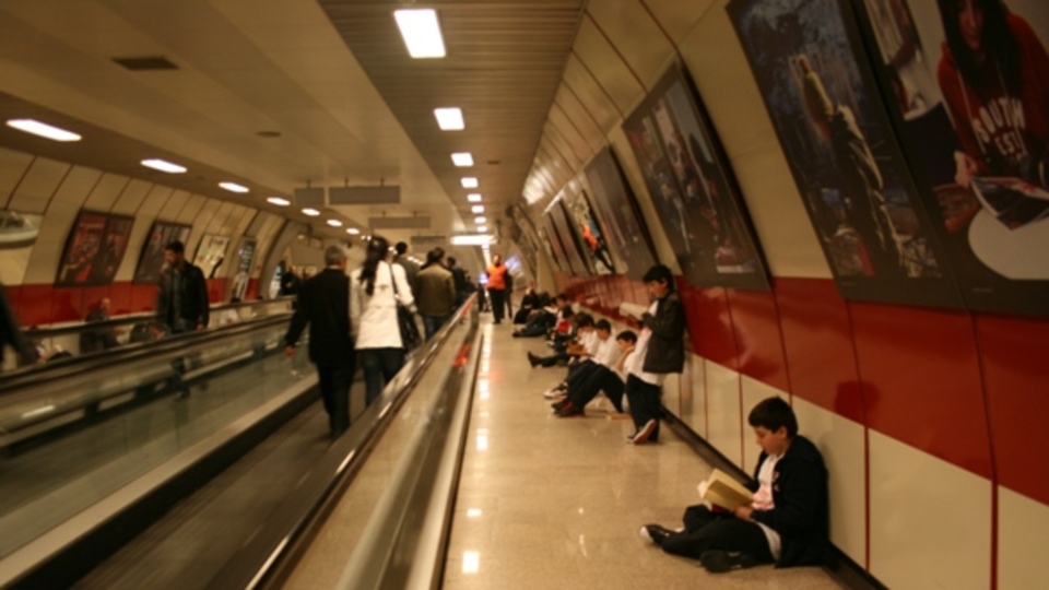 Taksim Metrosu'nda esrarengiz olay!