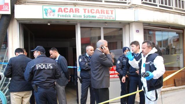 Fındık tüccarı iş yerinde ölü bulundu