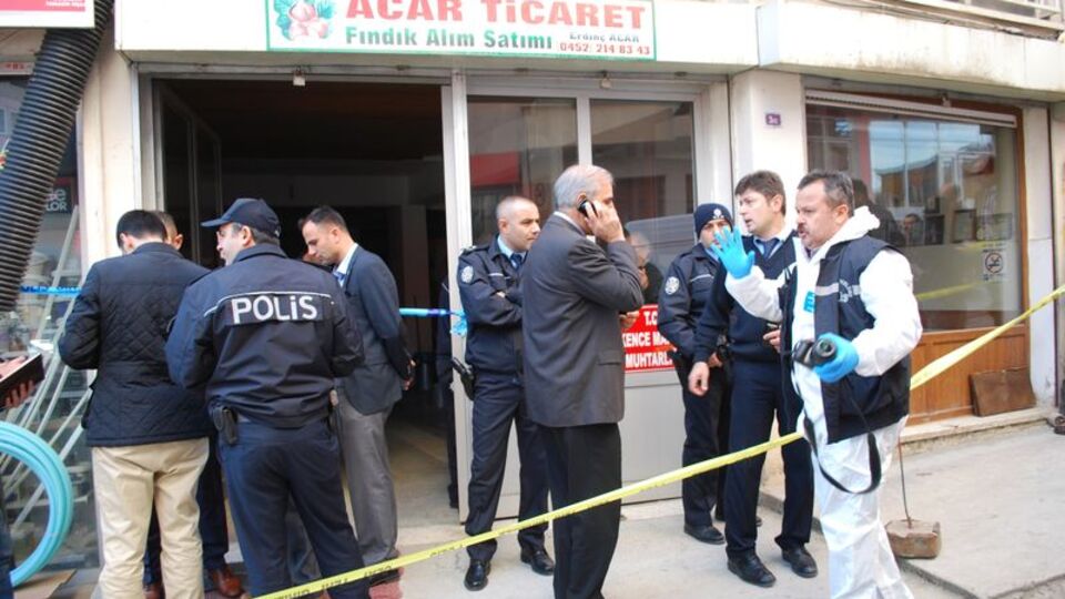 Fındık tüccarı iş yerinde ölü bulundu