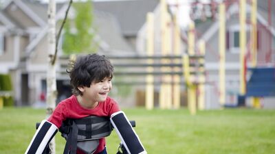 Beyin felci hastalara 90 seans rehabilitasyon