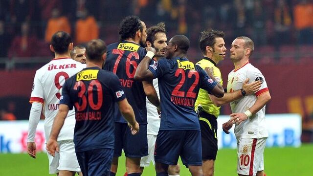 Servet'ten Sneijder'a f..k you!