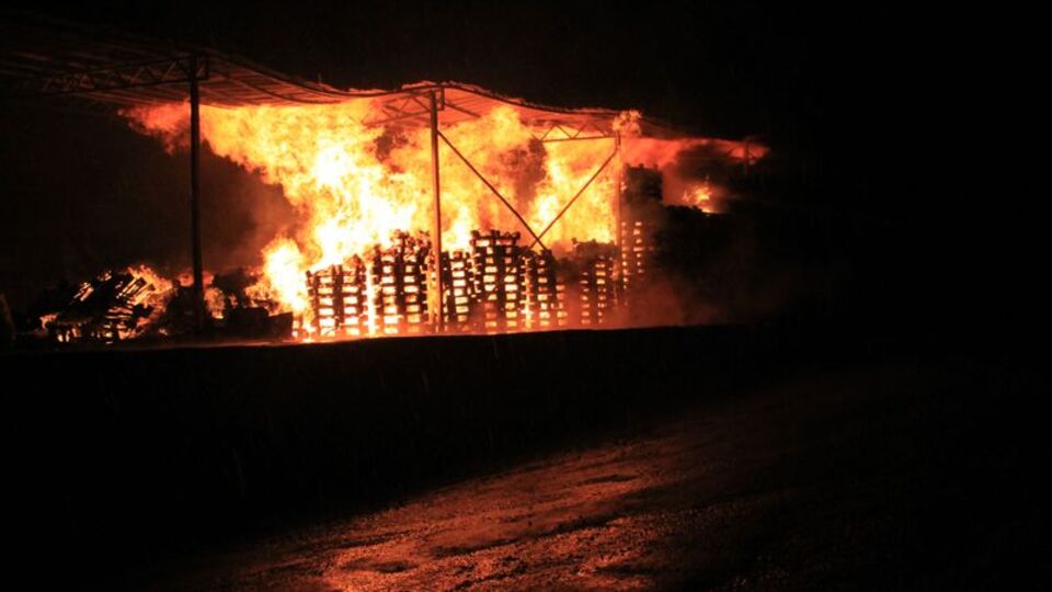Sakarya'da su şişeleme tesisinde yangın