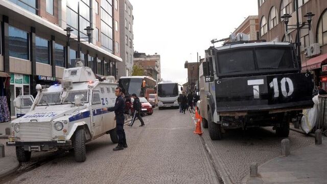 G.Saray'a Diyarbakır'da taşlı saldırı