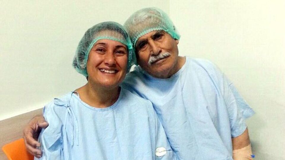 Karaciğeriyle babasına hayat verdi