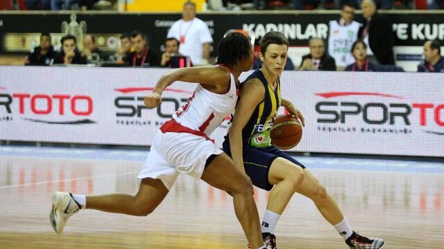 Fenerbahçe yarı finale yükseldi
