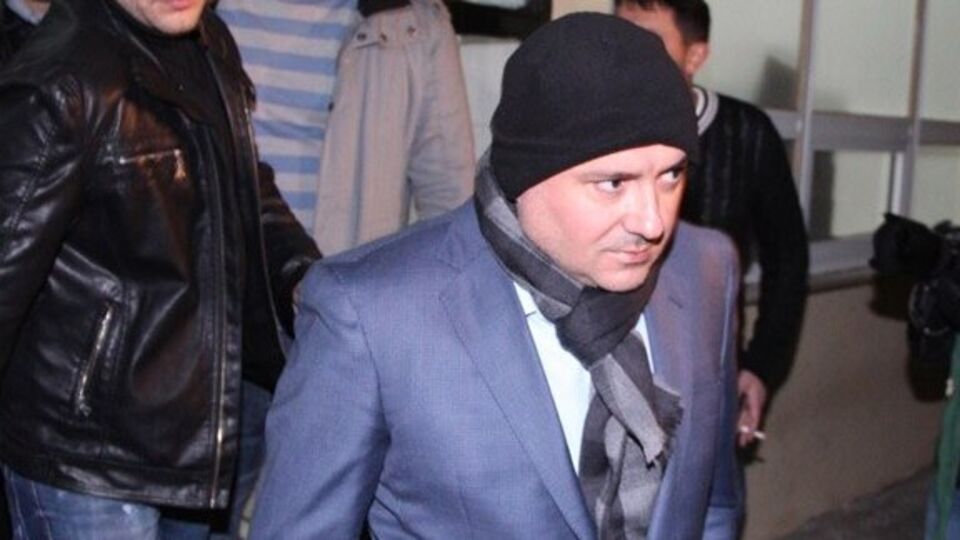 Kutular ve para sayma makinesi emanette kaldı