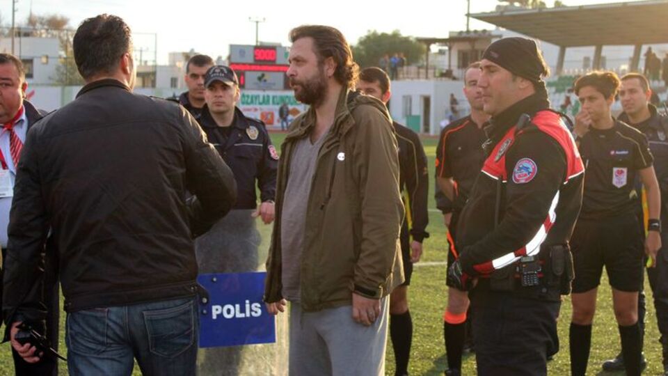 Futbolcu ve taraftarları Nejat İşler sakinleştirdi