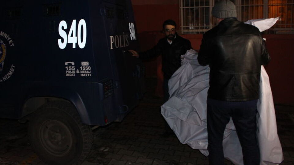 MHP binasına asılan pankart indirildi