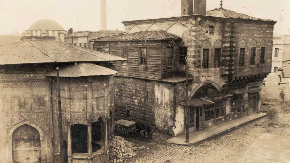 300 yıllık hamam kazara yıkıldı