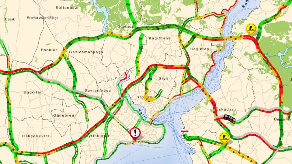 İstanbul'da kar yağışı trafiği kilitledi
