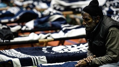 Evsizler spor salonunda ağırlanıyor