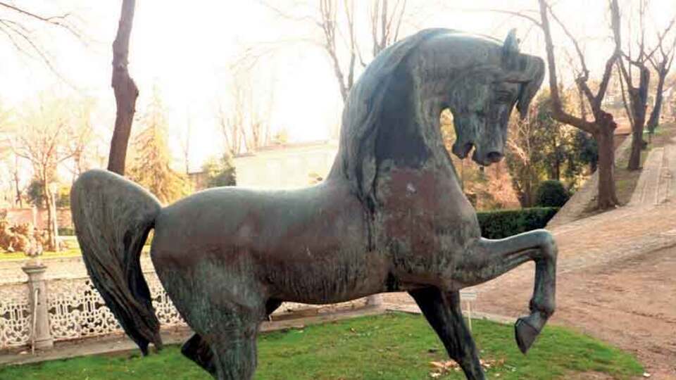 Milli Saraylar'ın heykel avı