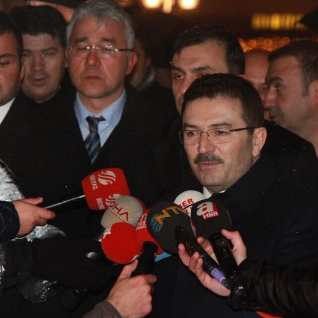 İstanbul Emniyet Müdürü Altınok, Taksim'de polisleri denetledi
